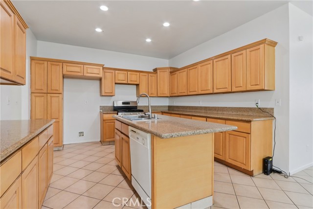 Detail Gallery Image 12 of 24 For 548 Bloomington Ave, Rialto,  CA 92376 - 4 Beds | 3 Baths