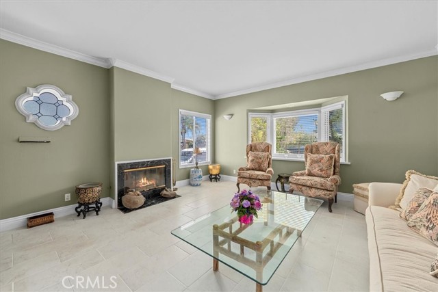 Detail Gallery Image 4 of 21 For 377 Roycroft Ave, Long Beach,  CA 90814 - 3 Beds | 2 Baths