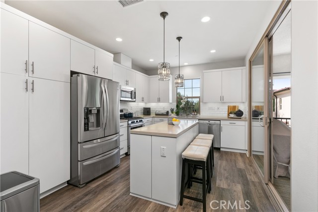 Modern, well equipped kitchen with quartz countertops, custom pendant lighting and Bosch/LG appliances included.