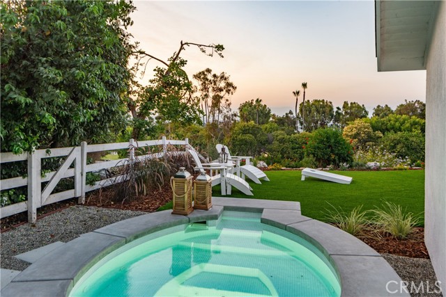 16 Roadrunner Road, Rolling Hills CA: https://media.crmls.org/medias/217983b8-6537-46c2-a691-c18b372bb58f.jpg