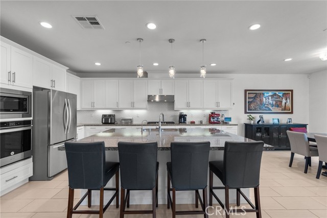 Detail Gallery Image 19 of 56 For 18797 Big Cedar Dr, Canyon Country,  CA 91387 - 5 Beds | 3 Baths