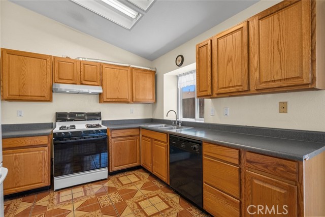 45260 7th E Street, Lancaster CA: https://media.crmls.org/medias/217a896a-3cbe-46a3-b112-19fabcc94b12.jpg