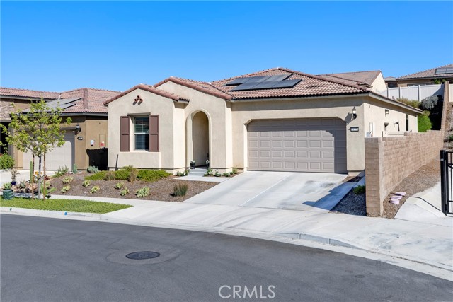 Detail Gallery Image 2 of 66 For 11976 Discovery Ct, Corona,  CA 92883 - 2 Beds | 2 Baths