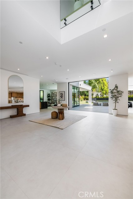 Detail Gallery Image 8 of 43 For 4930 Palomar Dr, Tarzana,  CA 91356 - 6 Beds | 6/1 Baths