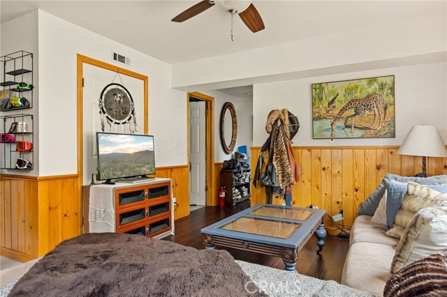 Detail Gallery Image 25 of 34 For 30969 Summit Dr, Running Springs,  CA 92382 - 4 Beds | 2/1 Baths