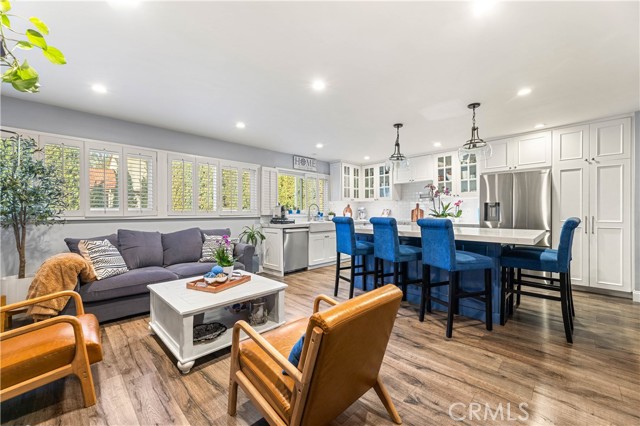 Detail Gallery Image 15 of 52 For 18146 Oxnard #48,  Tarzana,  CA 91356 - 3 Beds | 2/1 Baths