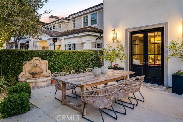 Detail Gallery Image 4 of 45 For 526 Riverside Ave, Newport Beach,  CA 92663 - 5 Beds | 6/1 Baths