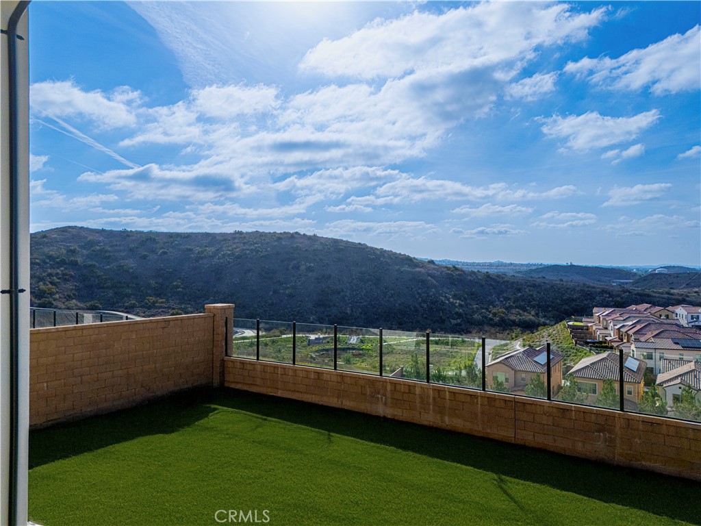 https://media.crmls.org/medias/217ff3c2-aad1-4db3-bf0c-5da045fac870.jpg?preset=X-Large