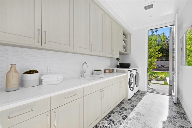 Detail Gallery Image 34 of 56 For 4509 Noeline Ave, Encino,  CA 91436 - 6 Beds | 6/1 Baths