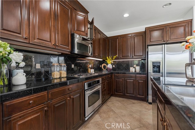 1512 E Nocta Privado, Ontario CA: https://media.crmls.org/medias/2181319b-ef3d-4a60-adc5-63f971643ed1.jpg