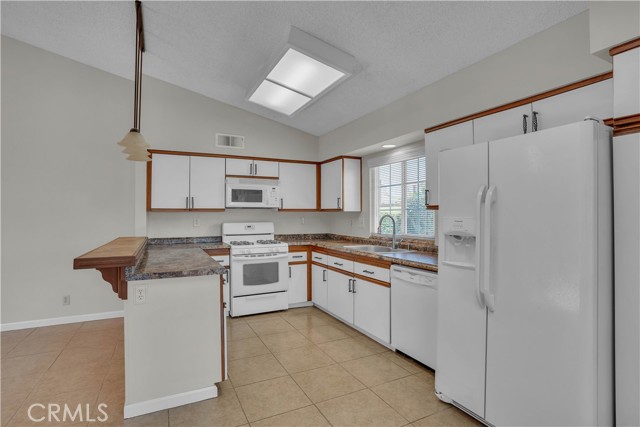 29331 Mawr Court, Menifee CA: https://media.crmls.org/medias/21816a6f-0315-4ede-8230-6bc724266c3d.jpg