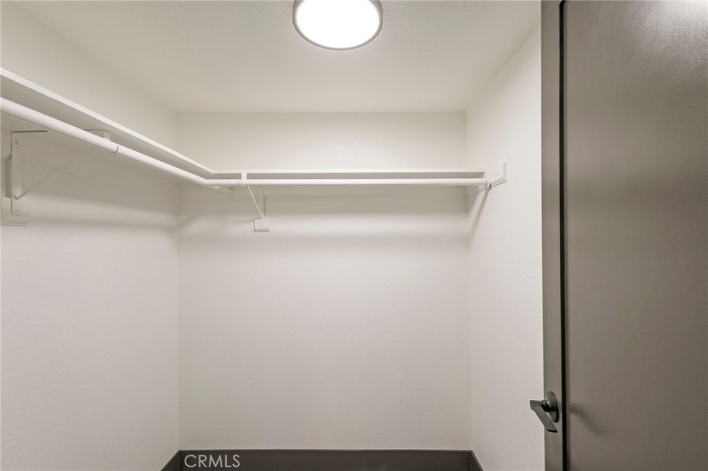 https://media.crmls.org/medias/21821d58-b67e-464f-9289-7279d508bbf1.jpg?preset=X-Large