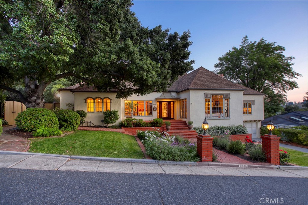 1836 Crestmont Court