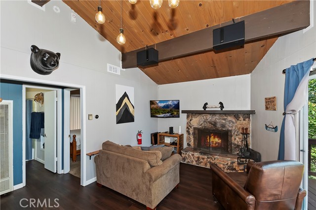 Detail Gallery Image 7 of 31 For 28393 Larchmont Ln, Lake Arrowhead,  CA 92352 - 2 Beds | 2 Baths