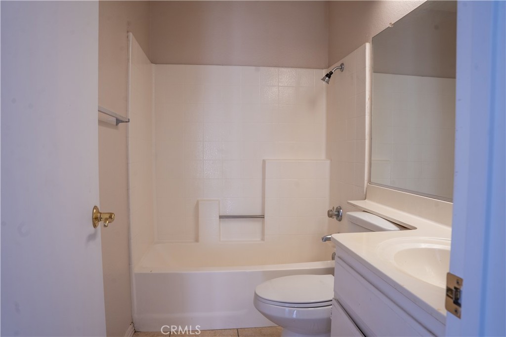 https://media.crmls.org/medias/2183074f-1e91-476a-8eb4-c80d22c75970.jpg?preset=X-Large