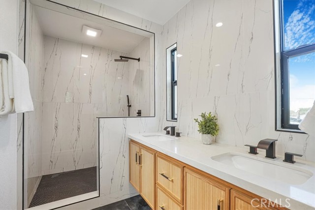 Detail Gallery Image 17 of 35 For 3560 Lavell Dr, Los Angeles,  CA 90065 - 4 Beds | 4 Baths