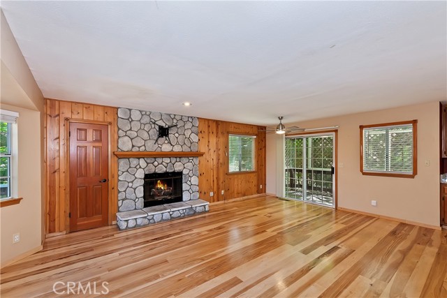 Detail Gallery Image 6 of 32 For 23819 Scenic Dr, Crestline,  CA 92325 - 2 Beds | 1/1 Baths
