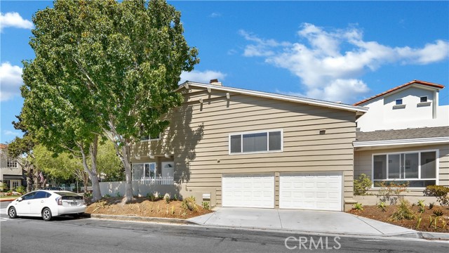 Detail Gallery Image 2 of 24 For 3212 2nd, Corona Del Mar,  CA 92625 - 2 Beds | 2 Baths