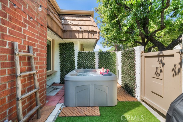 Detail Gallery Image 4 of 45 For 10214 Larwin Ave #3,  Chatsworth,  CA 91311 - 4 Beds | 3 Baths