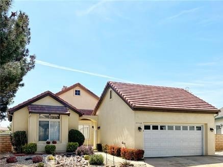 11164 Country Club Dr, Apple Valley, CA 92308