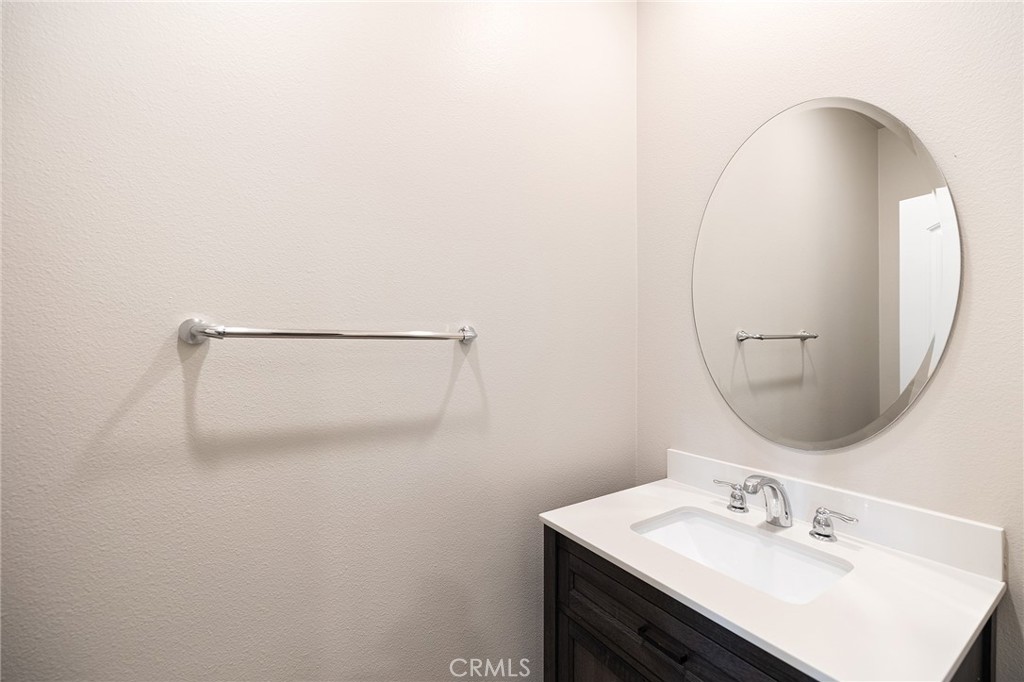 https://media.crmls.org/medias/21845466-48f7-415f-b44d-35ee03a912a1.jpg?preset=X-Large