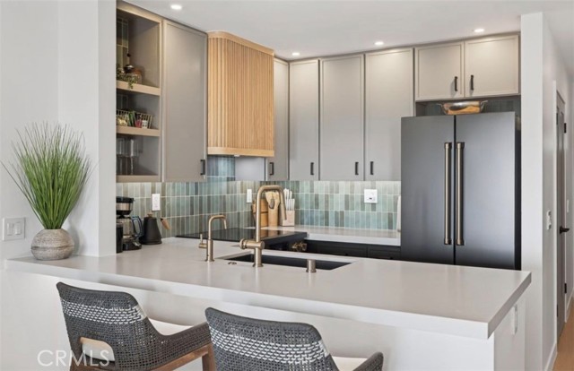 Detail Gallery Image 2 of 26 For 218 E Surfside, Port Hueneme,  CA 93041 - 3 Beds | 2 Baths