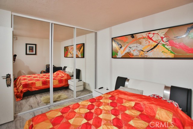 1750 E Ocean Boulevard, Long Beach CA: https://media.crmls.org/medias/21849902-3c23-4263-b7c2-c7ef1fc944cf.jpg