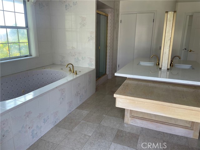 26421 Broken Bit Lane, Laguna Hills CA: https://media.crmls.org/medias/2185b827-fc06-421b-8e10-4e33edc1daaa.jpg