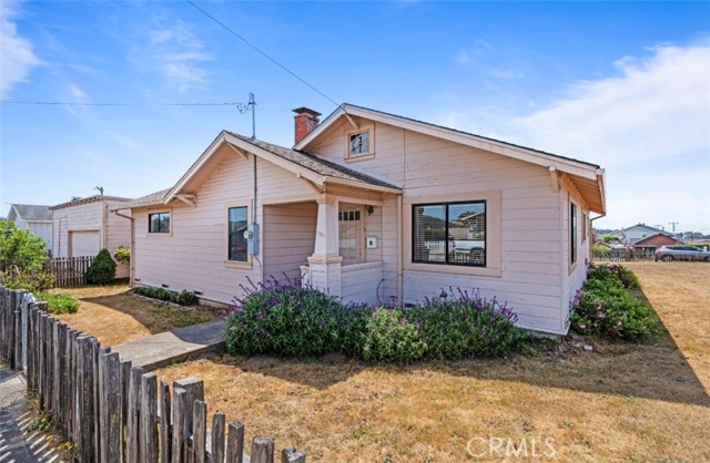 Detail Gallery Image 1 of 34 For 121 Grove St, Fort Bragg,  CA 95437 - 3 Beds | 1 Baths