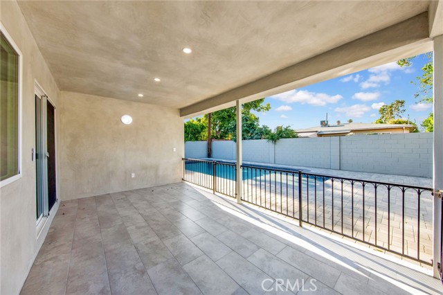 14625 Runnymede Street, Van Nuys CA: https://media.crmls.org/medias/218655c3-b68c-4d01-a789-d11342efa735.jpg
