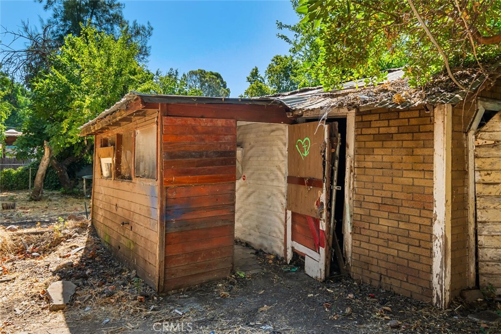 https://media.crmls.org/medias/2186f9a8-370b-46f6-a5d5-7cb7f77a7310.jpg?preset=X-Large