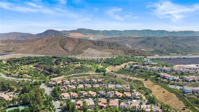 31 Prairie, Irvine CA: https://media.crmls.org/medias/218746a4-8a24-4bbf-ac26-0794a3b255dc.jpg