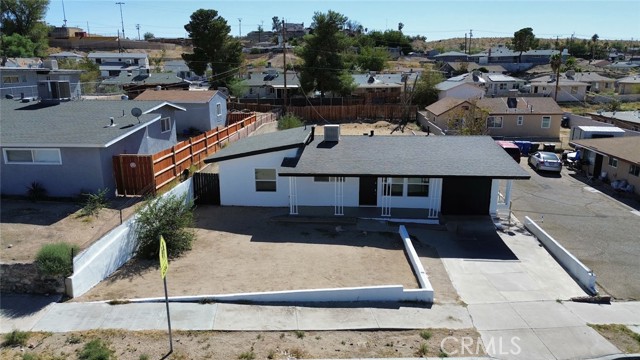 Detail Gallery Image 1 of 18 For 630 W Buena Vista St, Barstow,  CA 92311 - 3 Beds | 1 Baths