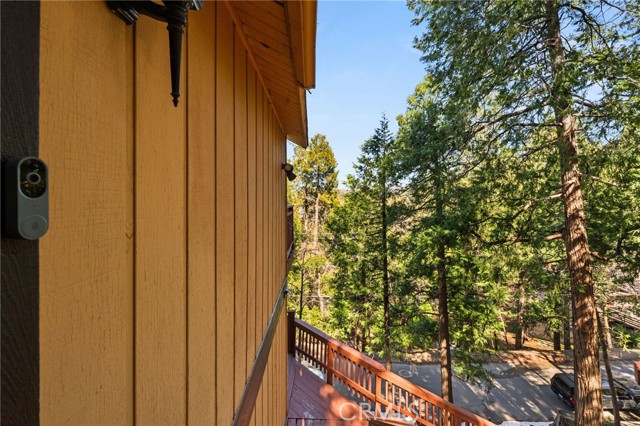 24333 Horst Drive, Crestline CA: https://media.crmls.org/medias/2187fd73-5483-477c-81af-f1f6874efb68.jpg