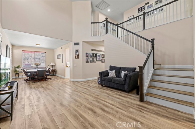 28436 Calex Drive, Valencia CA: https://media.crmls.org/medias/21885554-5925-45ea-a314-a4d7e4a1f44b.jpg