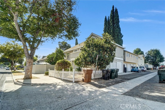 Detail Gallery Image 6 of 50 For 151 N Lincoln, Fullerton,  CA 92831 - 4 Beds | 4 Baths