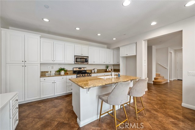Detail Gallery Image 10 of 55 For 6363 Marbella Ln, Corona,  CA 91752 - 4 Beds | 2 Baths