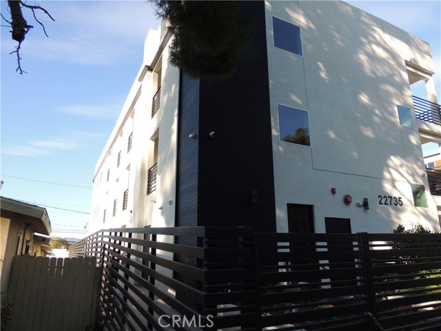 Detail Gallery Image 3 of 15 For 22735 Del Valle St #1,  Woodland Hills,  CA 91364 - 2 Beds | 1 Baths