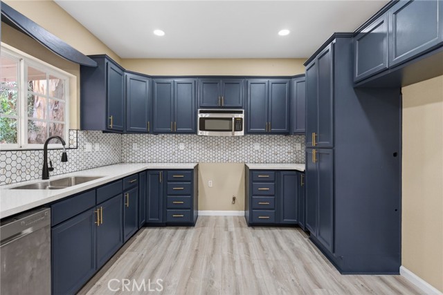 Detail Gallery Image 4 of 25 For 149 E 4th, San Bernardino,  CA 92410 - 2 Beds | 2 Baths