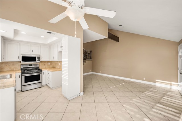 Detail Gallery Image 12 of 41 For 1062 Walnut St #C,  Tustin,  CA 92780 - 2 Beds | 2/1 Baths