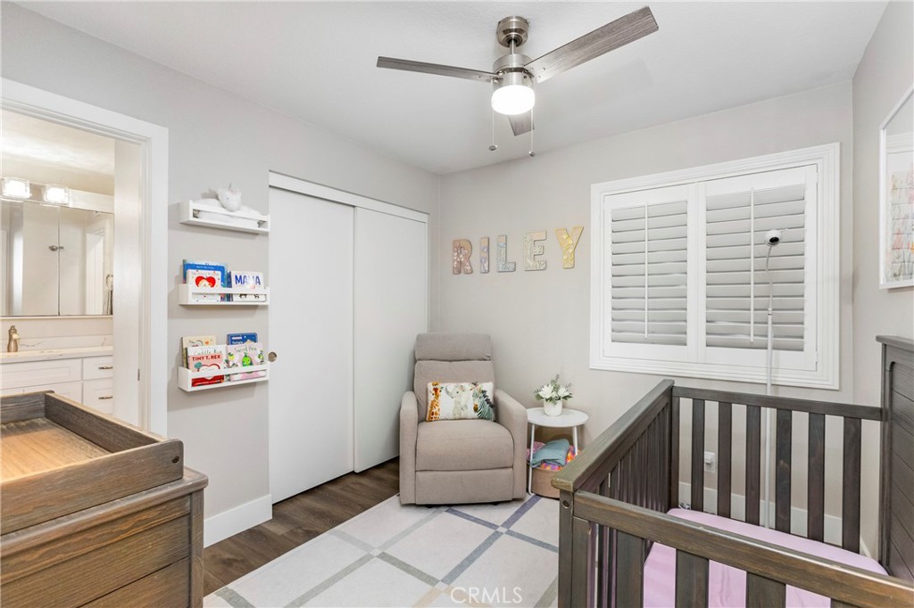 https://media.crmls.org/medias/218a077f-ffe4-4cbe-bef1-efc0d499f1f5.jpg?preset=X-Large