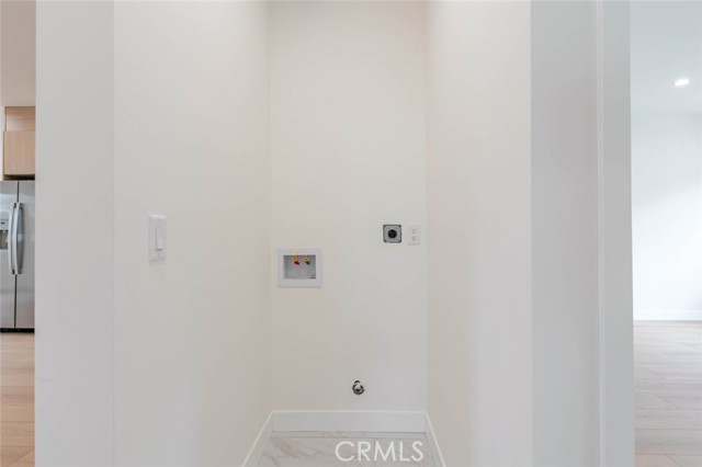 Detail Gallery Image 12 of 21 For 6215 Sylvia Ave, Tarzana,  CA 91335 - 3 Beds | 2 Baths