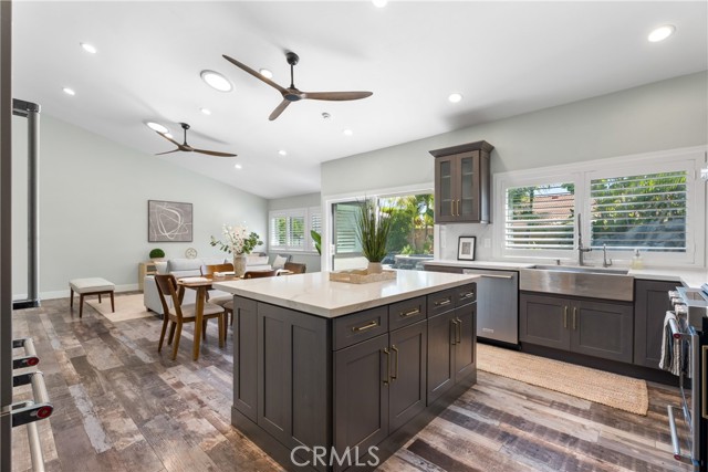 Detail Gallery Image 11 of 42 For 9662 Woodlawn Dr, Huntington Beach,  CA 92646 - 3 Beds | 2 Baths