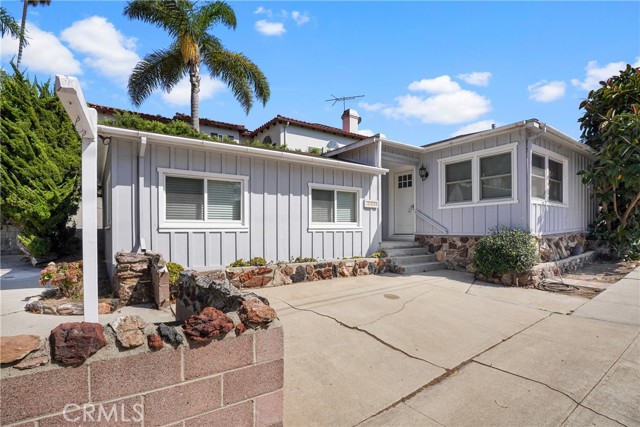 1500 Voorhees Avenue, Manhattan Beach, California 90266, 4 Bedrooms Bedrooms, ,1 BathroomBathrooms,Residential,Sold,Voorhees,DW22206362