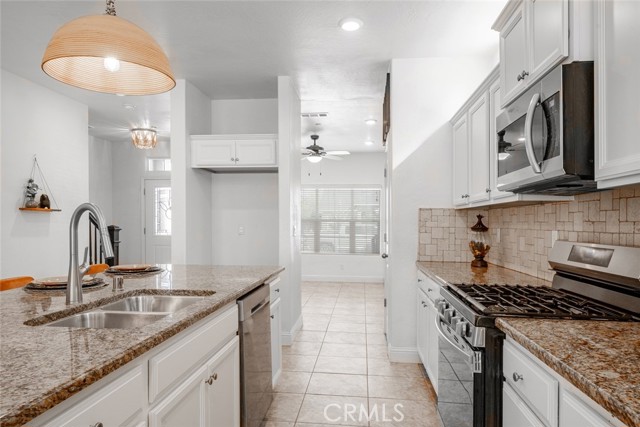 Detail Gallery Image 11 of 38 For 2027 W Babcock, Visalia,  CA 93291 - 4 Beds | 2/1 Baths