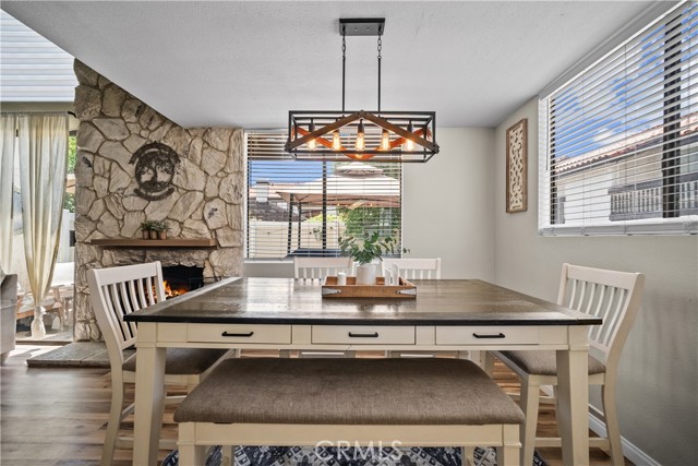 Detail Gallery Image 8 of 47 For 20931 Judah Ln #35,  Newhall,  CA 91321 - 2 Beds | 3 Baths