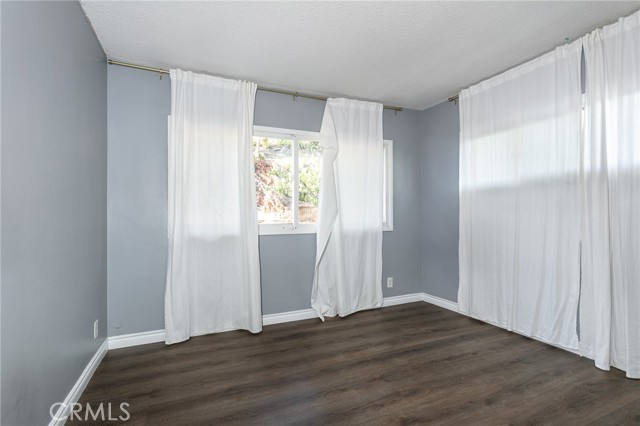 991 Glenview Terrace photo 29