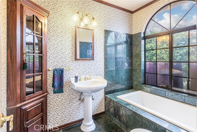 2322 W 156th Street, Gardena CA: https://media.crmls.org/medias/218f7364-a52c-4b8b-98b0-e5f8af4591f8.jpg