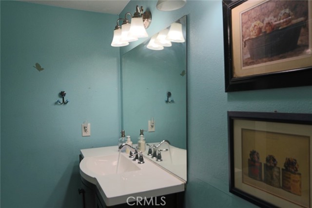 Detail Gallery Image 44 of 71 For 19208 Avenue of the Oaks #J,  Newhall,  CA 91321 - 2 Beds | 1/1 Baths