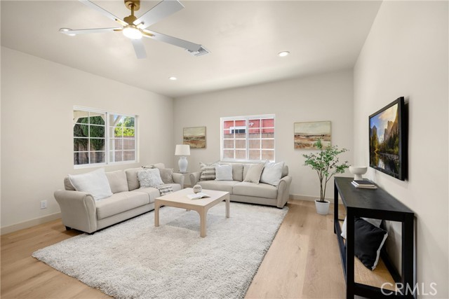 Detail Gallery Image 21 of 65 For 631 N Kenwood St, Burbank,  CA 91505 - 5 Beds | 3 Baths